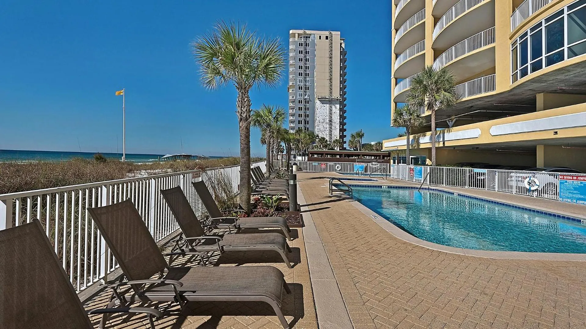 Fantastic Private Complex -Beachfront 2Bd Ocean Villa! Gorgeous Amenities Panama City Beach Semesterbostad